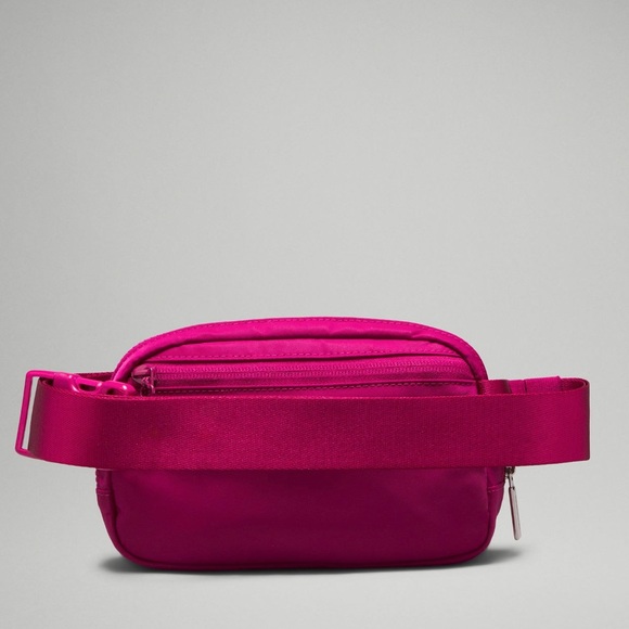 🍋 Lululemon Everywhere Belt Bag in Berry FINAL OFFER - Picture 9 of 16